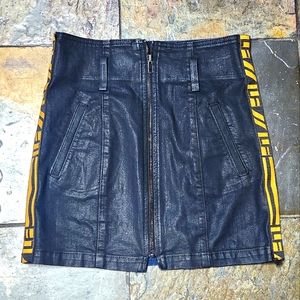 Denim short skirt with full zipper and belt loops